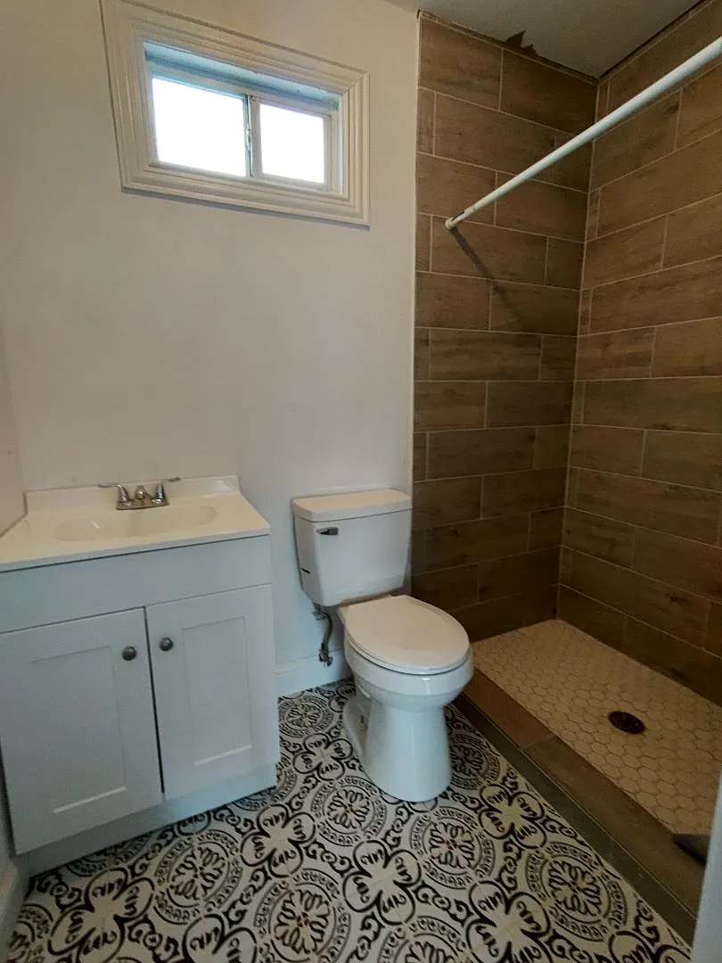 108 W Kansas Ave - C (Studio) — Photo 3