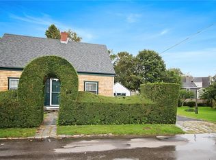 11 Cummings Rd, Newport, RI 02840