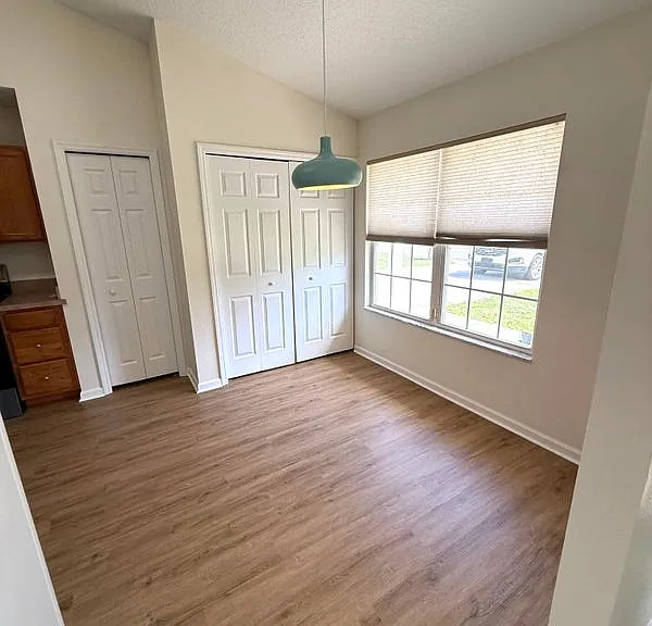 1111 SW Yorktown Gln — Photo 4