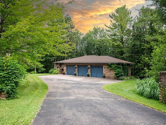 3rd image of W828 Evergreen Court