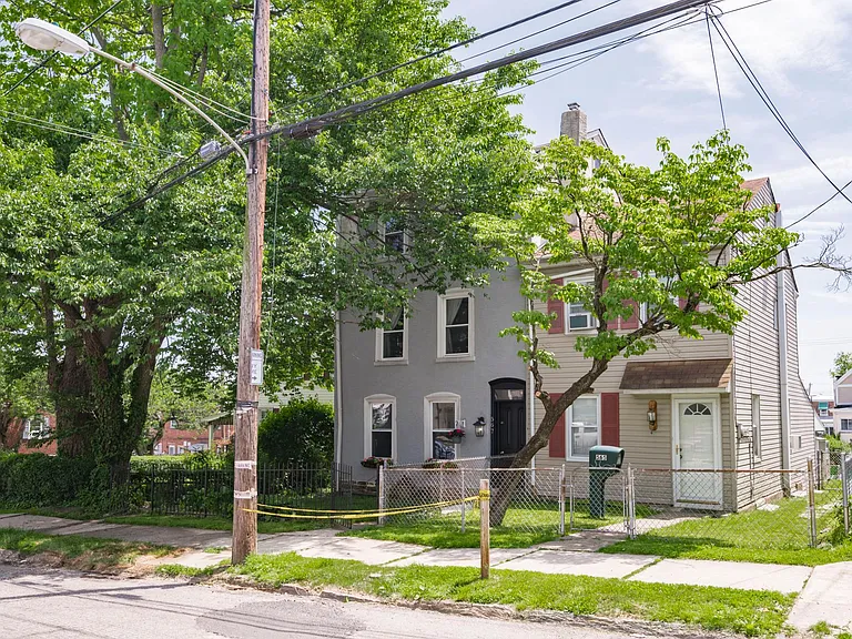 567 Dupont St — Photo 2