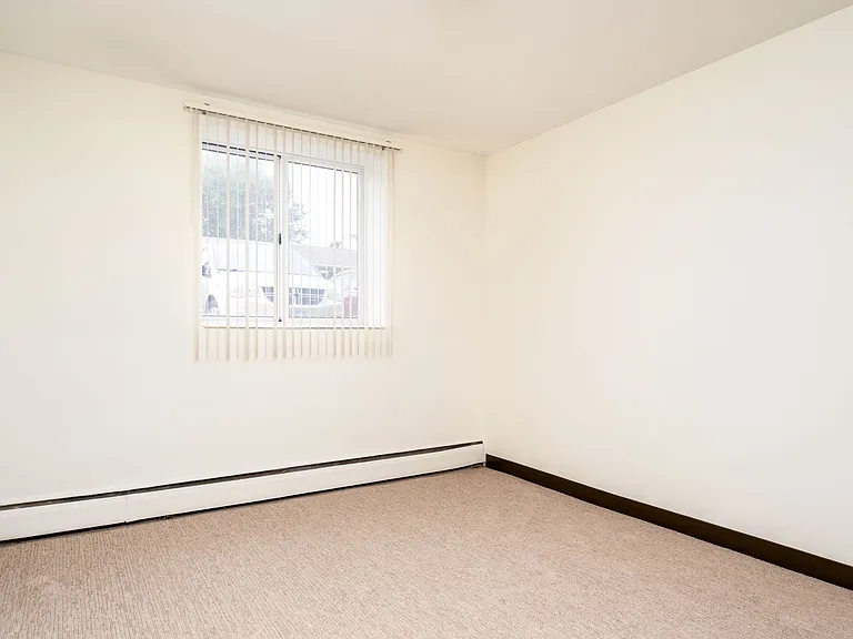 1776 St. Clair Ave — Photo 13