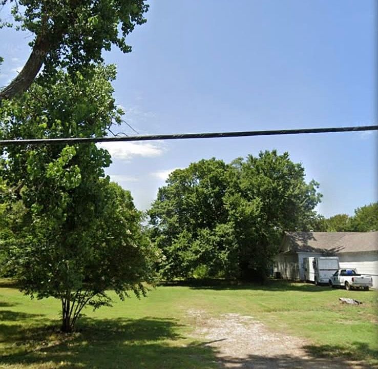 2nd image of 306 S Kaufman St