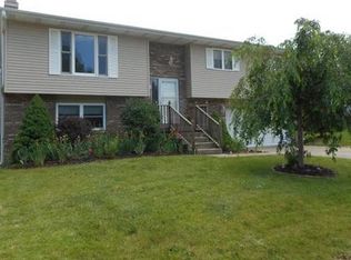 2748 Deerpath Park Dr, Decatur, IL 62521