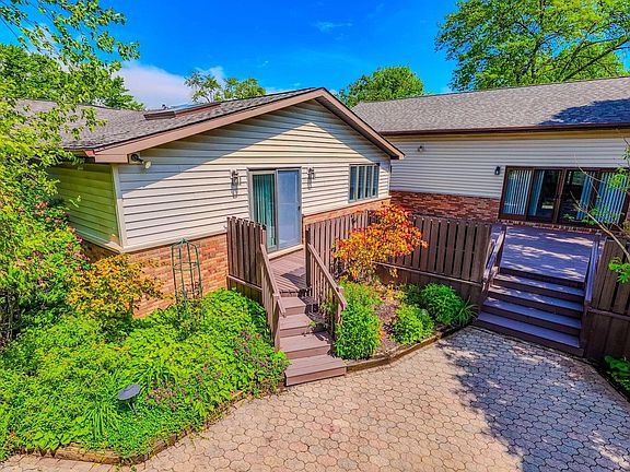 4th image of 631 Crown Hill Dr W