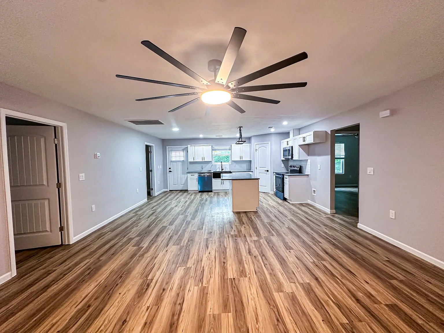 3 bed, 1380 sqft, $2,000 — Photo 4