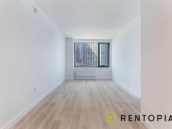 4th image of 87 Commercial St #444