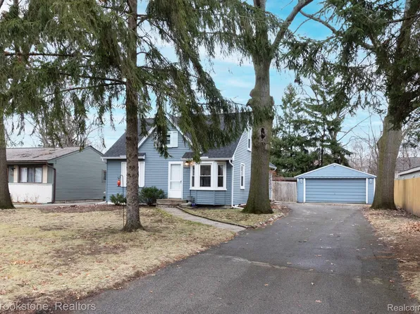 1760 Westwood Dr, Troy, MI 48083