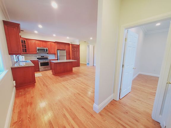 4th image of 1134 Newfield Ave #2