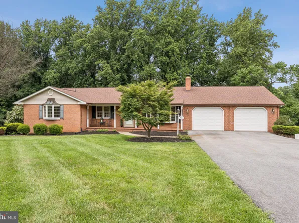 5 Clearwater Ct, Damascus, MD 20872