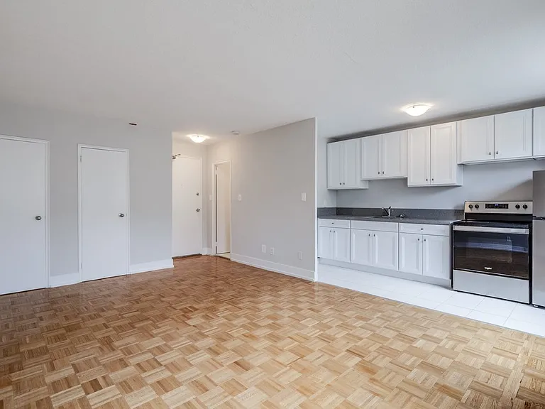 35 Spencer Ave — Photo 14