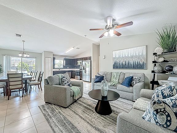 2nd image of 1679 SW Cameo Boulevard