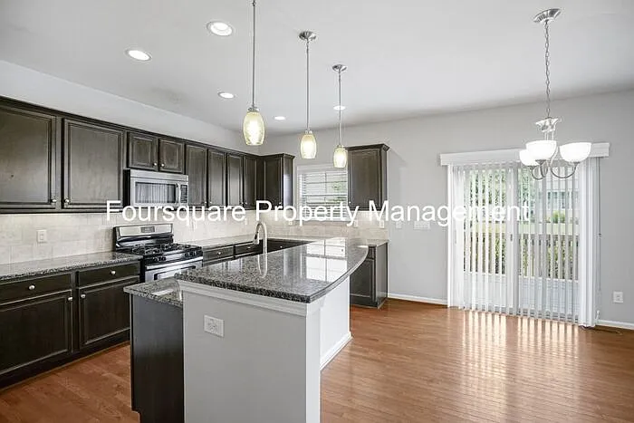 100 Cabot Dr — Photo 13