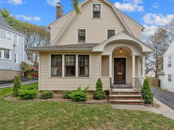 319 Carlton Rd, Syracuse, NY 13207