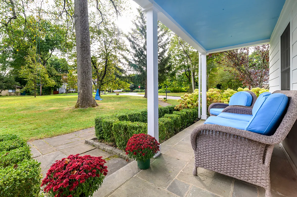 7 bed, 5.5 bath, 6103 sqft, $11,300 — Photo 4