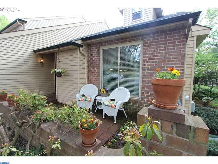 83 Sutphin Pnes photo 1