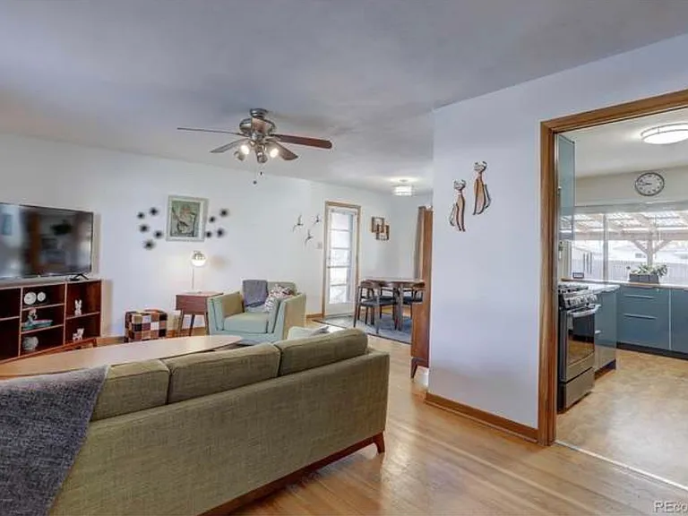 5476 E Atlantic Pl — Photo 2