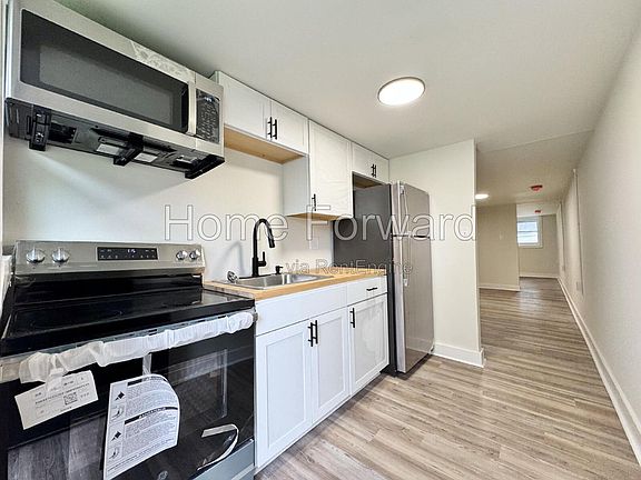 3rd image of 254 Willard St #4