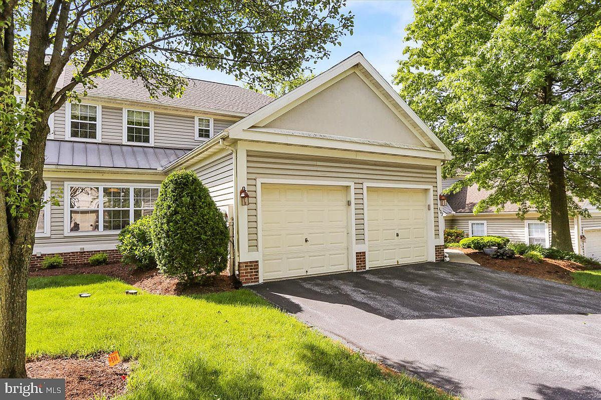 403 Oak Hill Ln, Wyomissing, PA 19610 | Zillow