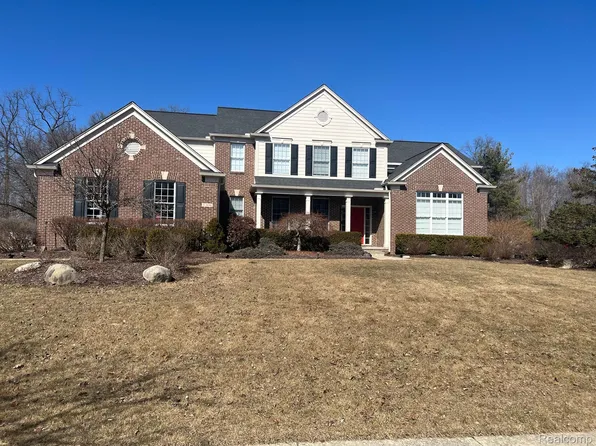 51094 Plymouth Lake Ct, Plymouth, MI 48170