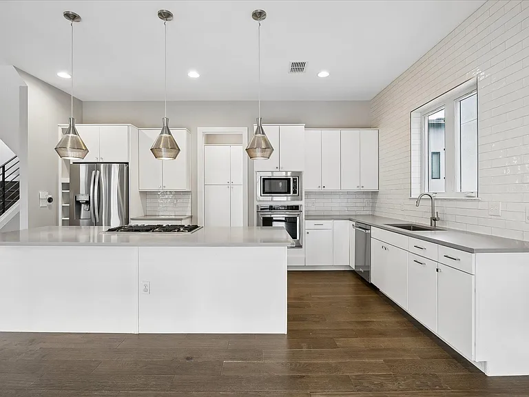 5006 Pecan Springs Rd #6 — Photo 10