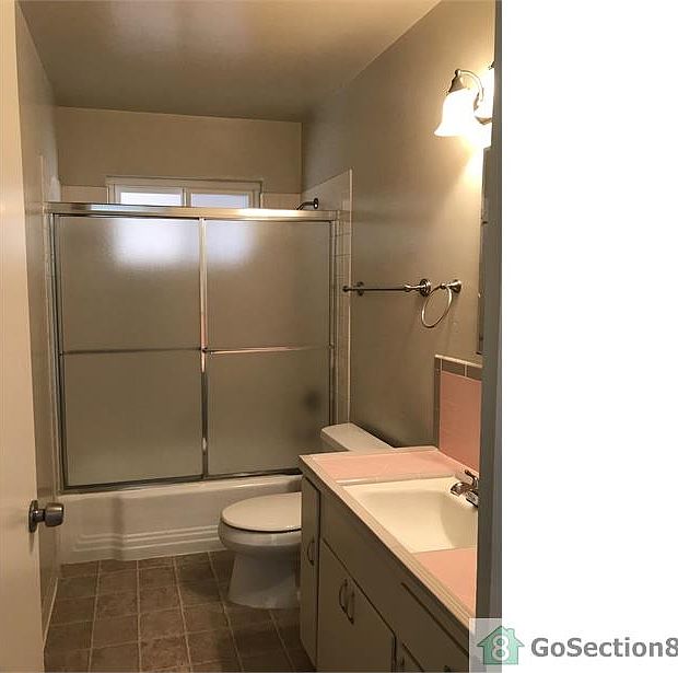 2nd image of 1205 Alameda De Las Pulgas APT 17
