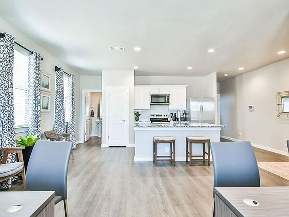 5th image of 203 Brooke Blvd