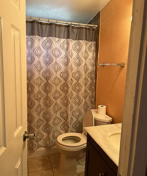 238 N Prince Dr — Photo 5