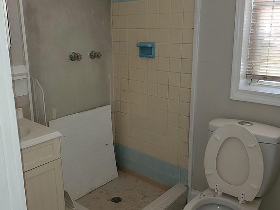 4th image of 3238 E Ocean View Ave