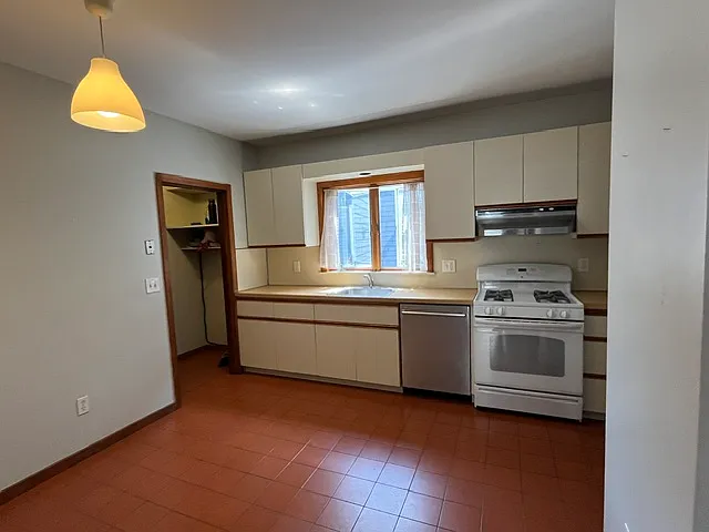 32 Hamilton Rd #1 — Photo 11