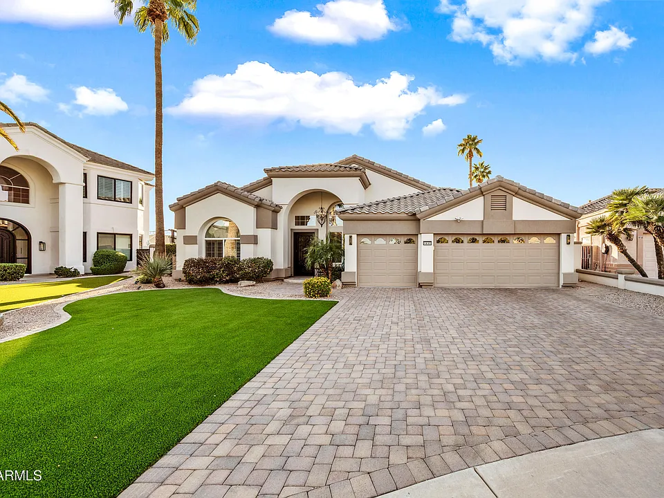 1817 E Willow Tree Ct