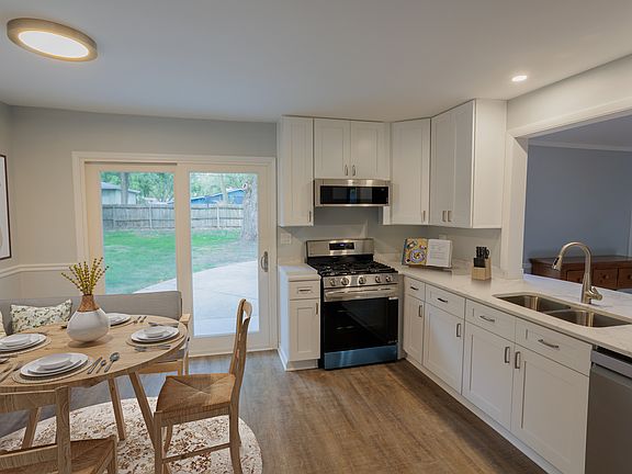 5th image of 3S269 Ironwood Dr
