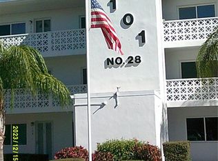 8101 113th St APT 203, Seminole, FL 33772