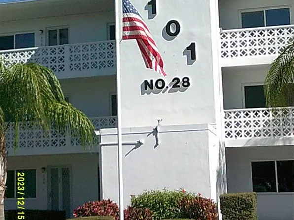 8101 113th St APT 203, Seminole, FL 33772