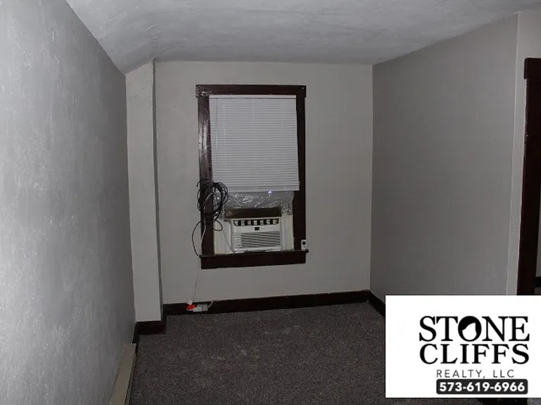 1607 W Main St — Photo 23