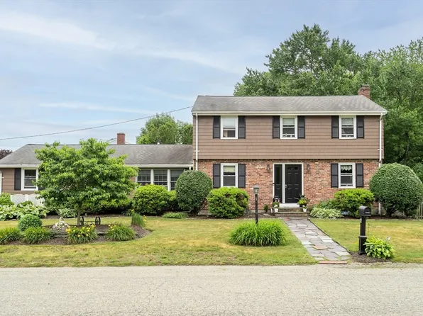4 Roch Cir, Brockton, MA 02301