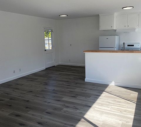 3rd image of 1240 Manhattan Beach Blvd APT A