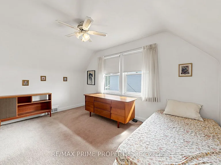33 Irvington Cres — Photo 23