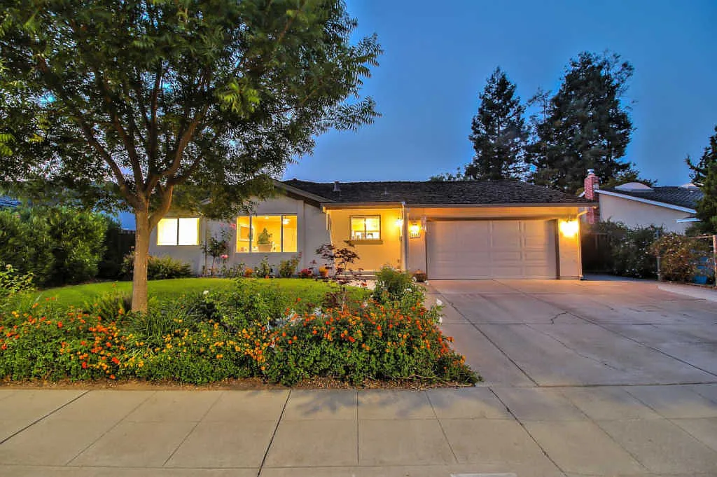 2747 Glorietta Cir photo 1