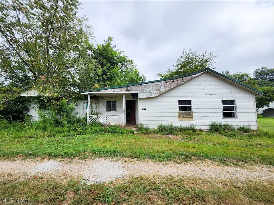 1st image of 209 2nd St