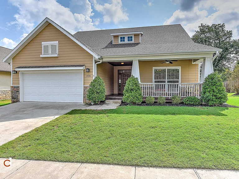 1408 NE Dysart Woods Ln — Photo 2
