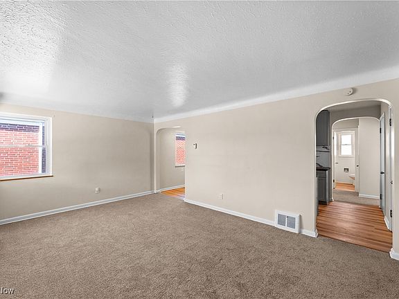 5th image of 2220 Grovewood Ave