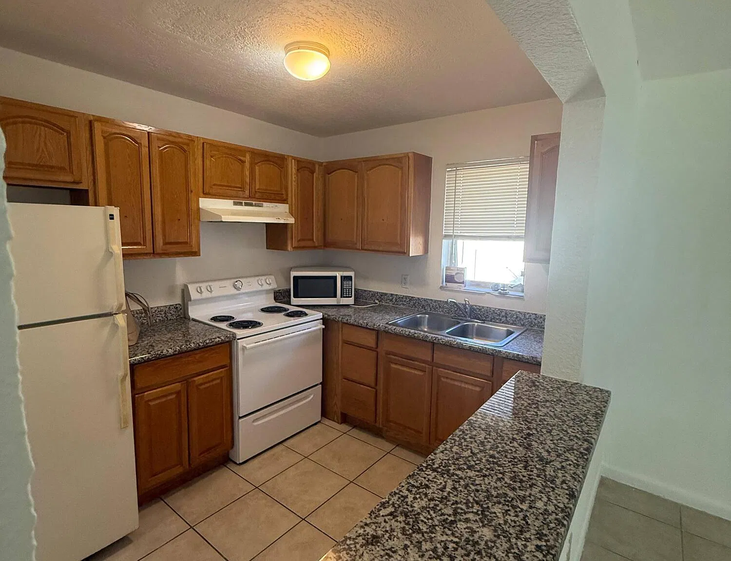 1 bed, 1.0 bath, 740 sqft, $1,850 — Photo 2