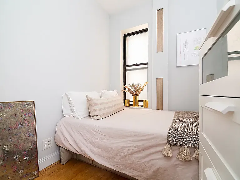 25 Thompson St #4 — Photo 3