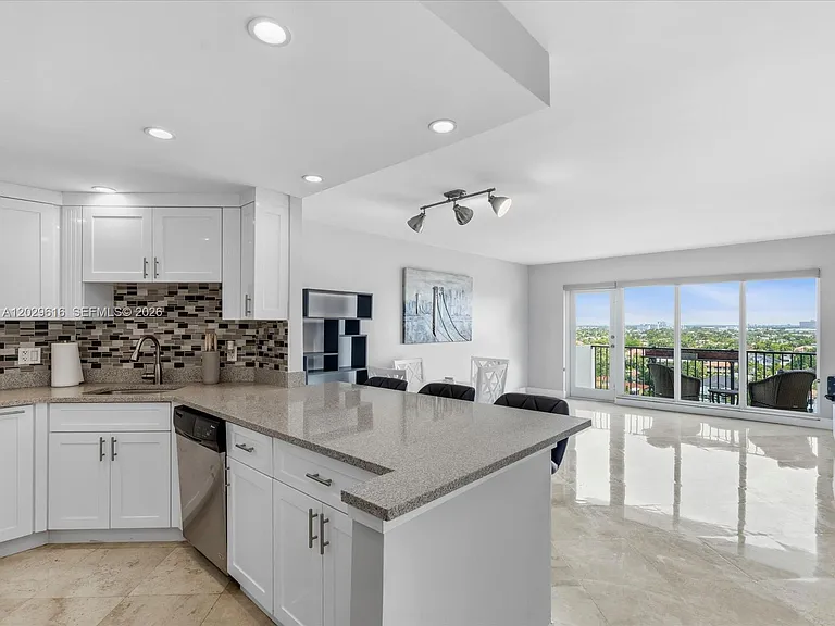 340 Sunset Dr #1407 — Photo 3