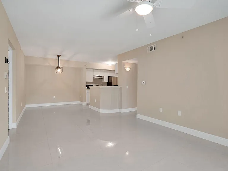 611 Villa Cir — Photo 10