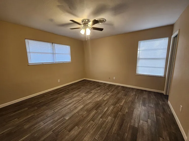 2901 Oleander Ln — Photo 9