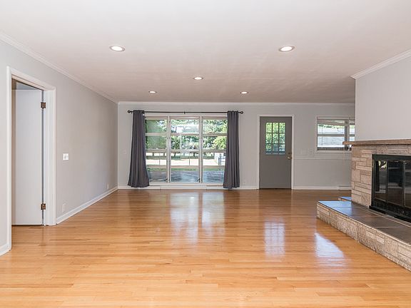 4th image of 6124 W Q Ave