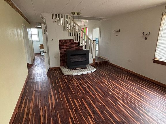 5th image of 415 3rd St S