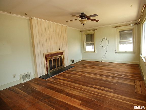 4th image of 900 E Corrington Ave